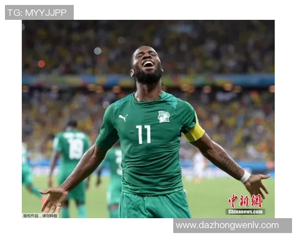 当足球巨星在球场球员通道意外相遇彼此目光交汇瞬间的独特故事